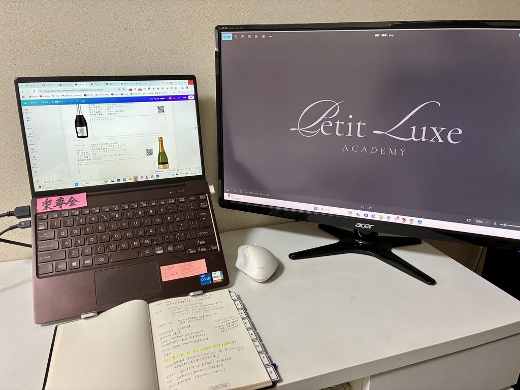 フリーランスとして働くかおりんさんのデスク